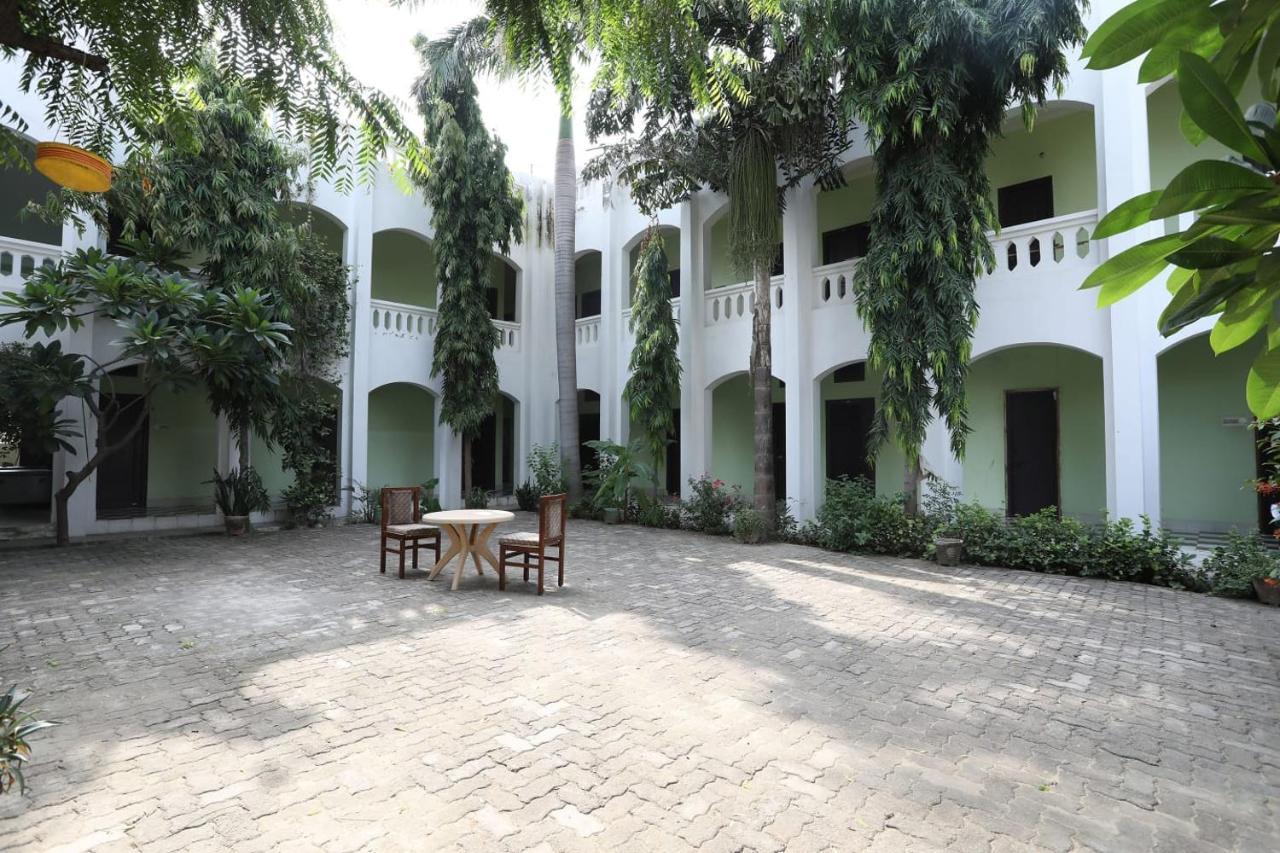 Hotel Clarks Inn Express Bharatpur Buitenkant foto
