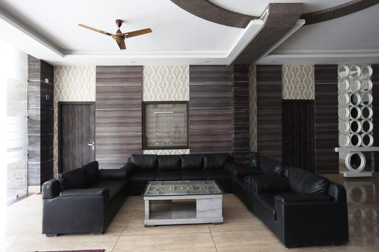 Hotel Clarks Inn Express Bharatpur Buitenkant foto