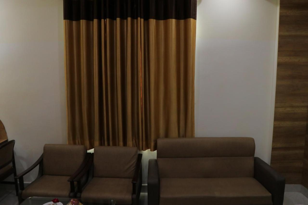 Hotel Clarks Inn Express Bharatpur Buitenkant foto