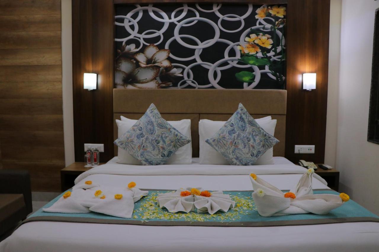 Hotel Clarks Inn Express Bharatpur Buitenkant foto
